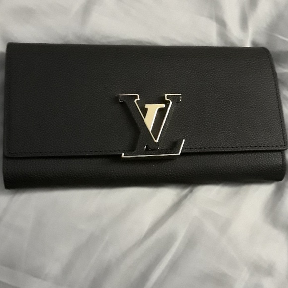 Louis Vuitton wallet - Picture 1 of 4